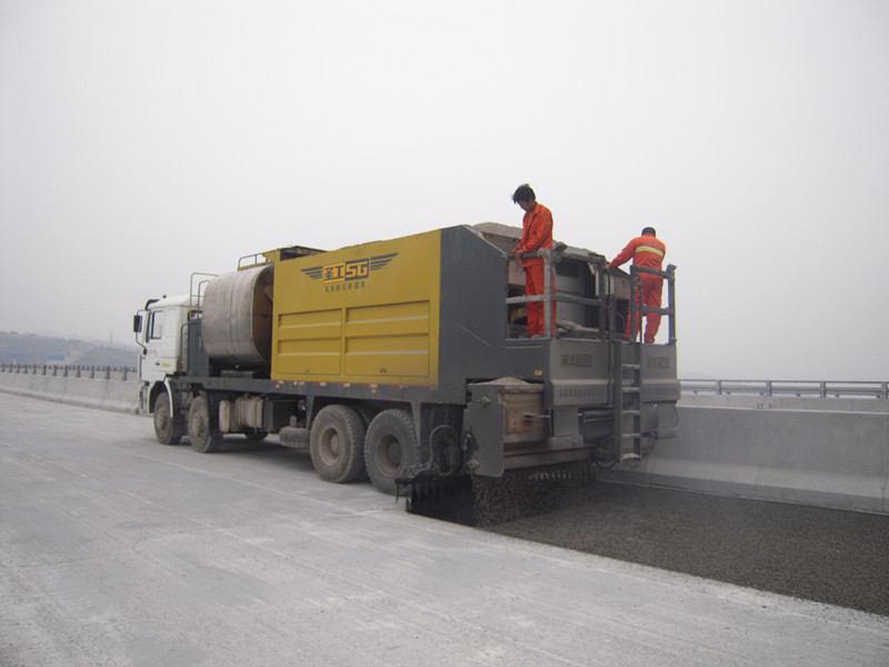 碎石封層施工現(xiàn)場(chǎng)